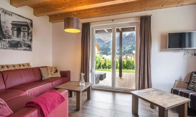 Kotschach-Mauthen Ski Chalet | Chalet directly at the ski slope with a garden