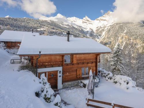 Chamoson Ski Chalet | Chalet Ecureuil noir by Interhome