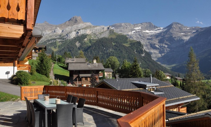 Ormont-Dessus Ski Chalet | Chalet Edelweiss Stunning Glacier View