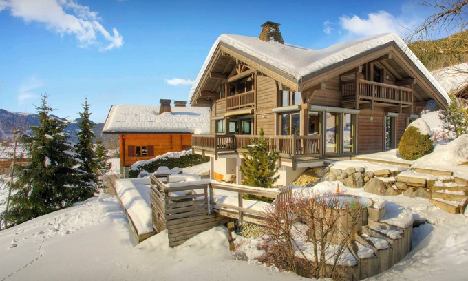 La Clusaz Ski Chalet | Chalet Fernuy - ski holiday for 10, hot tub & games room - OVO Network