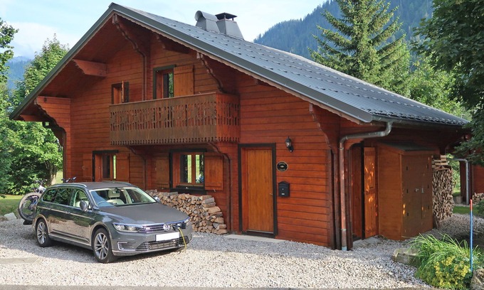 La Chapelle-d'Abondance Ski Chalet | Chalet Louis ground floor 1 bedroom open plan chalet that sleeps 2