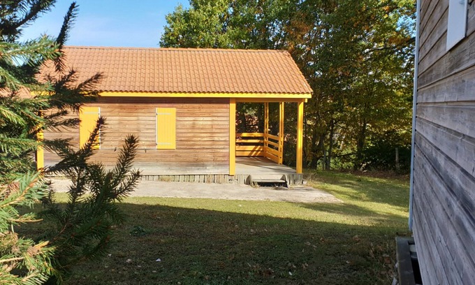 Blavignac Ski Chalet | Chalet 'Gazania Pour 6 Prix Weekend' with Mountain View, Shared Pool and Wi-Fi