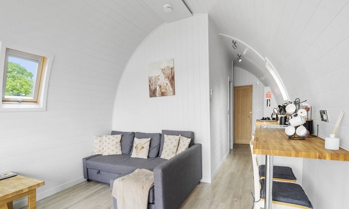 Hertford Ski Chalet | Chalet in Hertford with Lakeside Hot Tub
