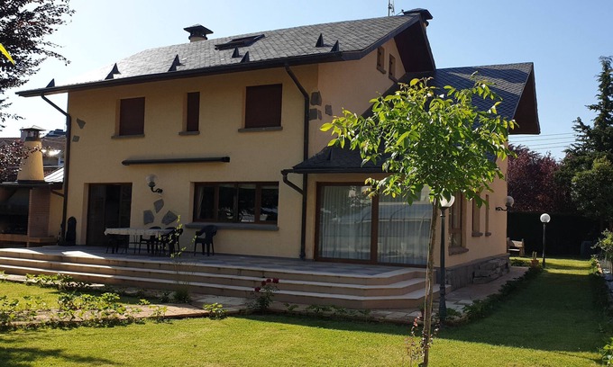Jaca House | CHALET IN JACA. SKI. PRIVATE POOL