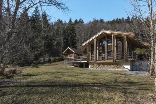 Les Houches Ski Chalet | Chalet L'Oratoire & Mazot - Renovated Historic Chalet - Huge Garden & Separate Cabin for 2