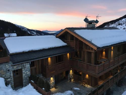 Meribel-Mottaret Apartment | Chalet La Grande Ourse Meribel - 165m2 apartment almost ski-in ski-out