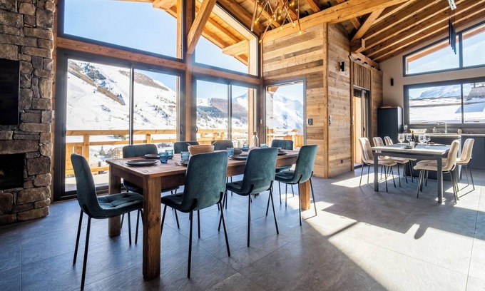 Les Deux Alpes Ski Chalet | CHALET PANORAMIK SLEEPS 14 WITH EXCEPTIONAL VIEW
