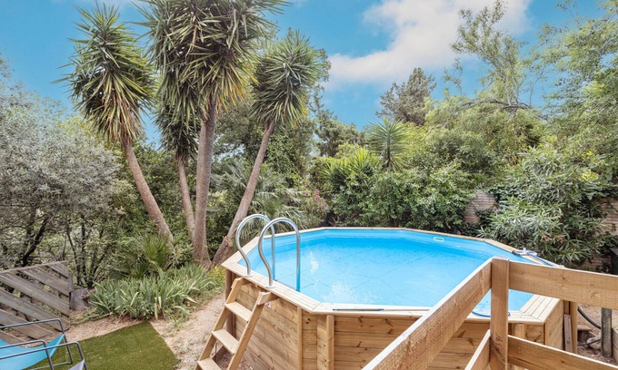 Banyuls-dels-Aspres Ski Chalet | Chalet 'Petite Maison De Bois' with Mountain View, Wi-Fi and Air Conditioning