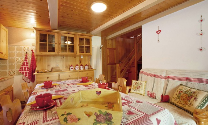 La Salle Cabin | Chalet 'Petite Maison Des Alpes' with Mountain View and Balcony