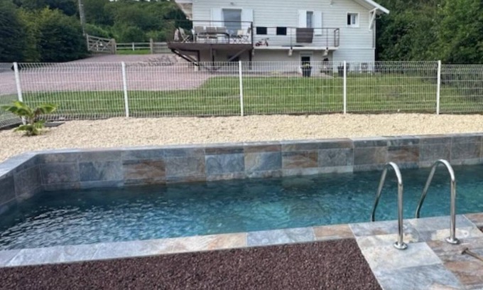 Abrest Ski Chalet | Chalet Rénové Avec Piscine Proche Vichy Pour 6/8 Personnes