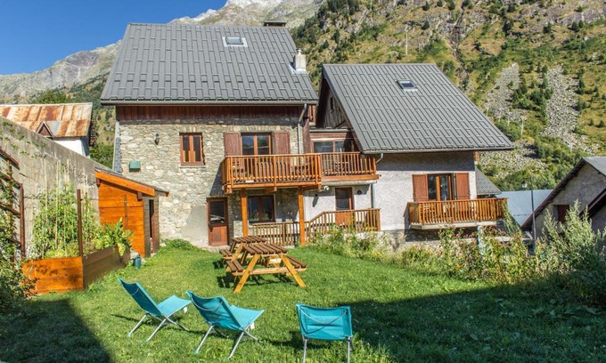 Vaujany Ski Chalet | Chalet Rostaing - Incredible vaulted ceiling dining room and breathtaking garden