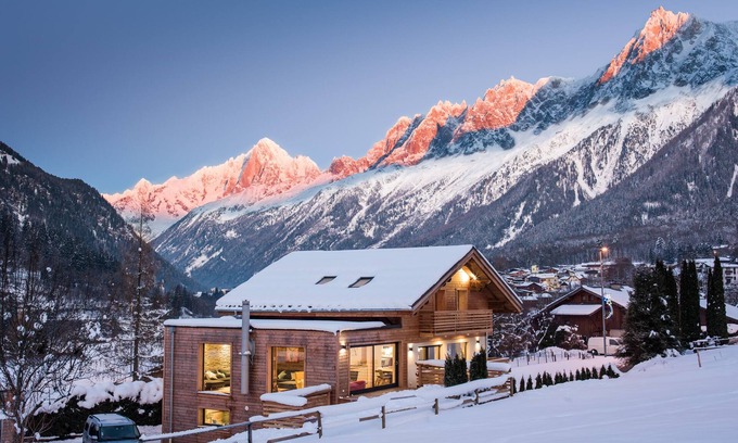 Les Houches Ski Chalet | CHALET RUBICON ski in - ski out Luxury 10 -15 bed spa chalet