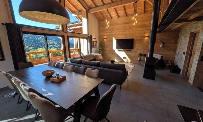 Vaujany Ski Chalet | Chalet Sika - Sophisticated, chic and stylish rented Sunday-Sunday by Ski Peak