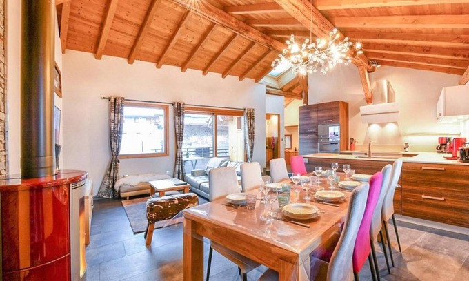 Les Allues Ski Chalet | Chalet, terrace, fireplace or stove, tv, ski locker, 130m², Méribel