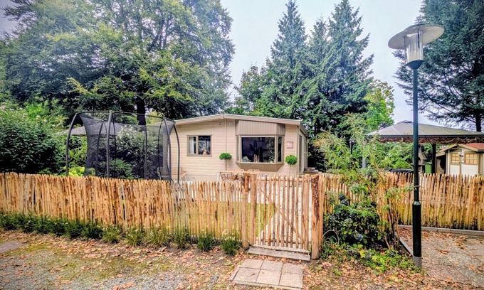 Voorthuizen Ski Chalet | Chalet The Forestbubble #Veluwe #Swimmingpool #Familypark