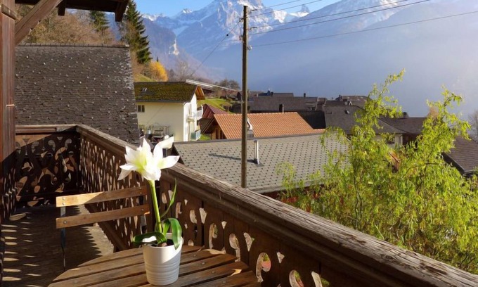 Les Posses-sur-Bex House | Chalet Tsi-No by Interhome