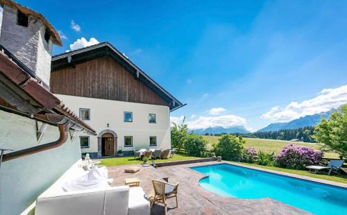 Adnet House | Chalet Wiesengut, Pool, Sunbeds, BBQ, Bikes for free, 15 min to salzburg and beautifull lakes sound of music