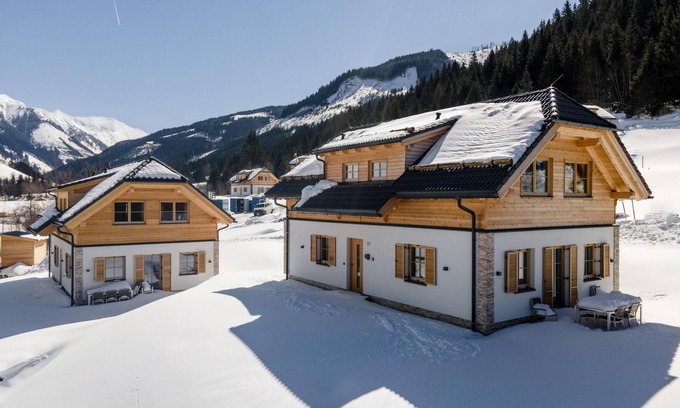 Donnersbachwald Ski Chalet | Chalet with Finnish sauna and hot tub near the ski lift