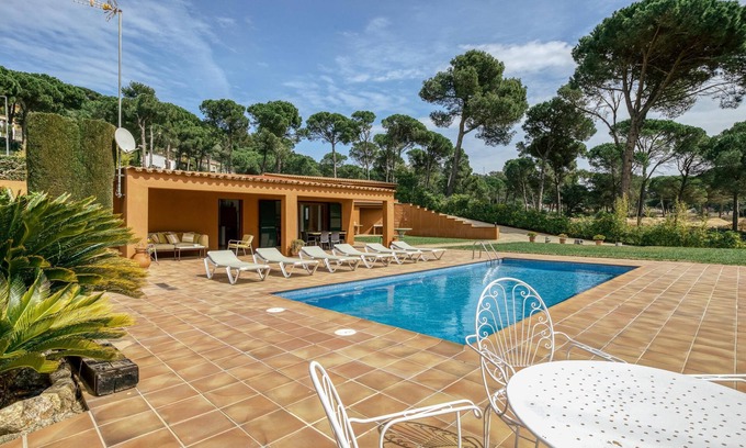 Begur House | Chalet with Pool, Mountain Views, Garden & Wi-Fi