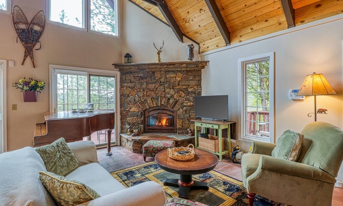 Arnold Cabin | Chalet with views, recreation facility, lake access - seasonal pool