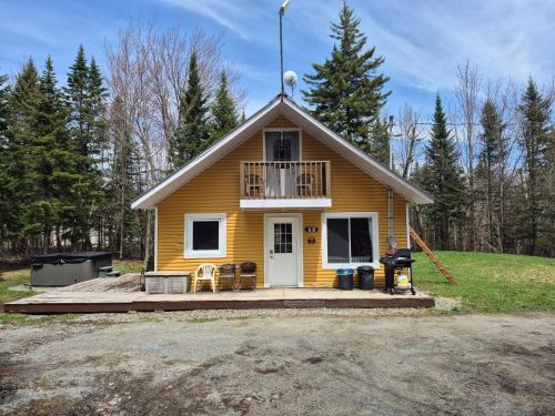 Notre-Dame-Des-Bois Ski Chalet | Chalets du Domaine - RUSTIQUE