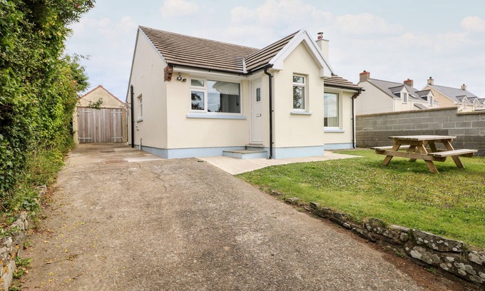 Trefin Cottage | CHALFONTS COTTAGE, pet friendly, character holiday cottage in Penparc