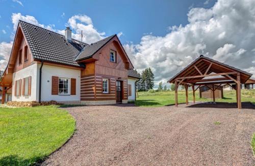 Bozanov House | Chalupa pod skalami