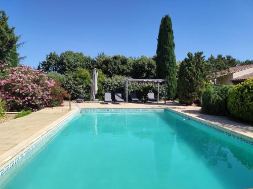 Saint-Siffret Apartment | Chambre avec clim piscine proche centre ville d'Uzès