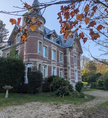 Saint-Aubin-Epinay Bed & Breakfast | Chambre d'hôte - petit château à la campagne