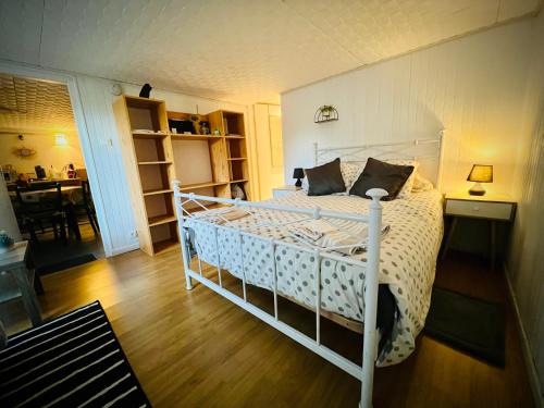 Gland House | Chambre en rez de jardin