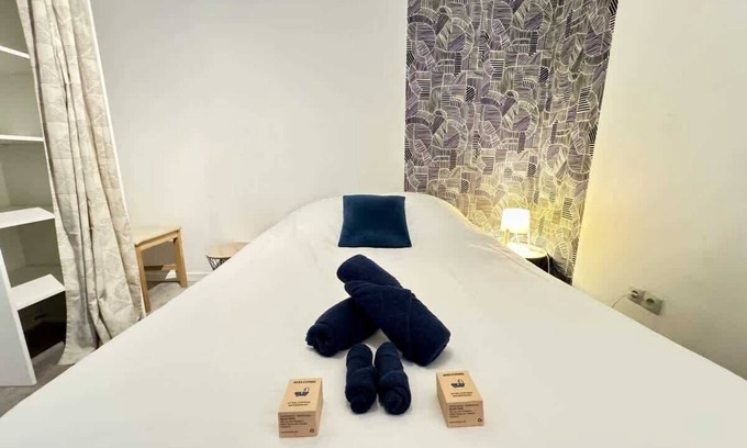 Beziers City Centre Bed & Breakfast | Chambre Neuf Ecluses 2eme etage