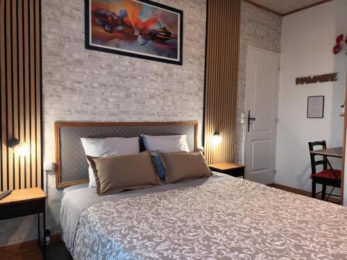 Pons Bed & Breakfast | Chambres d'Hôtes "Le Clos des Passiflores"