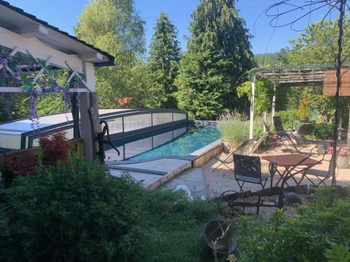 Thiolieres Bed & Breakfast | Chambres d'Hôtes LES VERGERS DE LOUISE