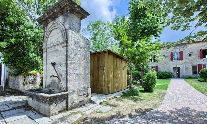 Auros Bed & Breakfast | Chambres d'Hôtes Rouge Bordeaux