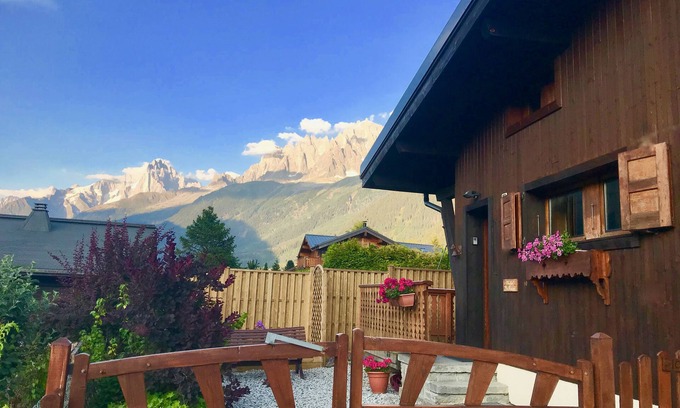 Les Houches Ski Chalet | Chamonix Valley chalet in quiet location with private sunny garden and views