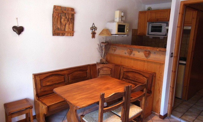 Champagny-en-Vanoise Apartment | Champagny-en-Vanoise: 2 rooms, 5 pers., balcony, pets allowed