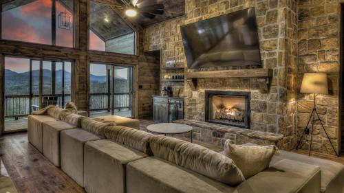 Mineral Bluff House | Changes In Altitude