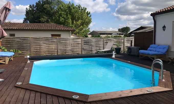 Saint-Medard-de-Guizieres Cottage | Charming Countryside Stay