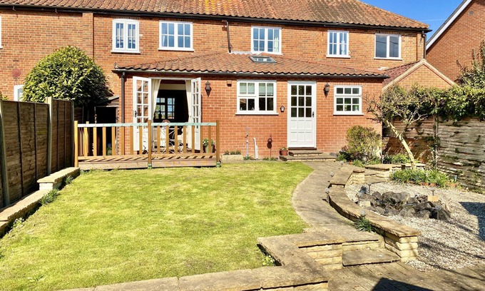Aldborough Cottage | Character cottage in a beautiful North Norfolk village only 8 miles to the coast