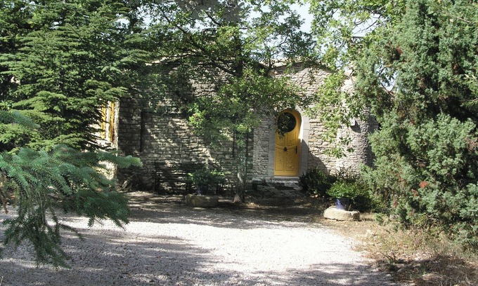 La Roque-sur-Pernes House | Character house with swimming pool set in Provencal garrigue.