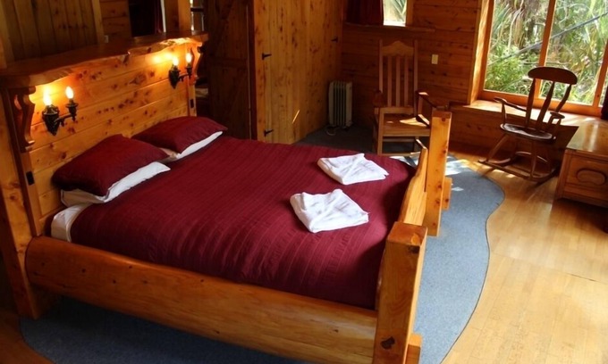 Ohakune House | Character Log Lodge with Great Mountain Views