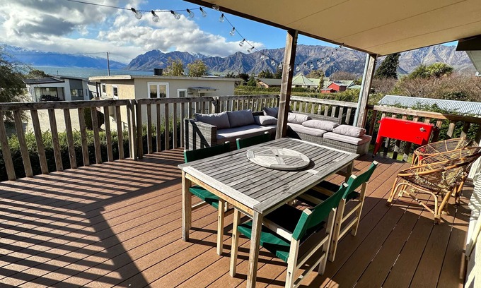 Lake Hawea House | Character on Capell with stunning lake views