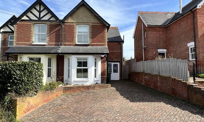 Freshwater House | Character Victorian House, Freshwater, Sleeps 6, WiFi, Parking, Garden