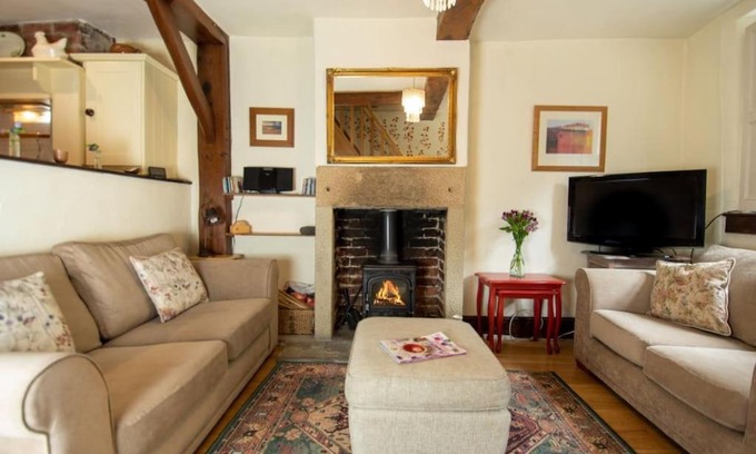 Baslow House | Characterful 2 bed cottage in excellent location