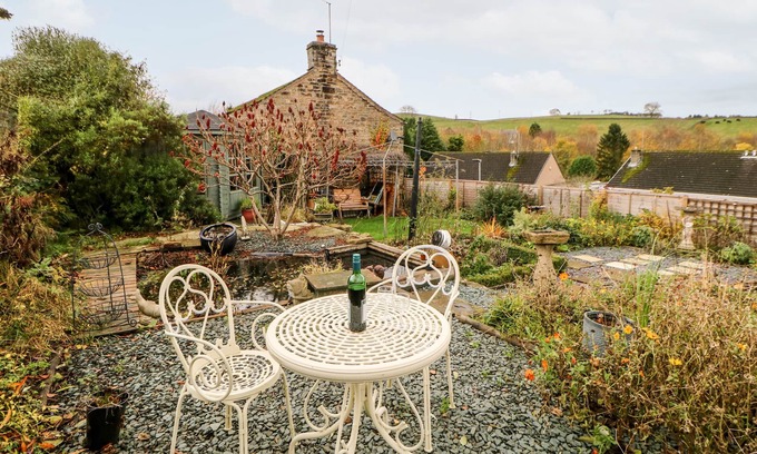 Haltwhistle Cottage | CHARE CLOSE COTTAGE, pet friendly, with open fire in Haltwhistle