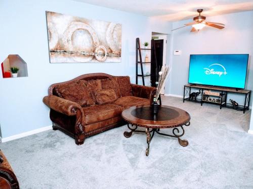 Kansas City House | Charles Stays