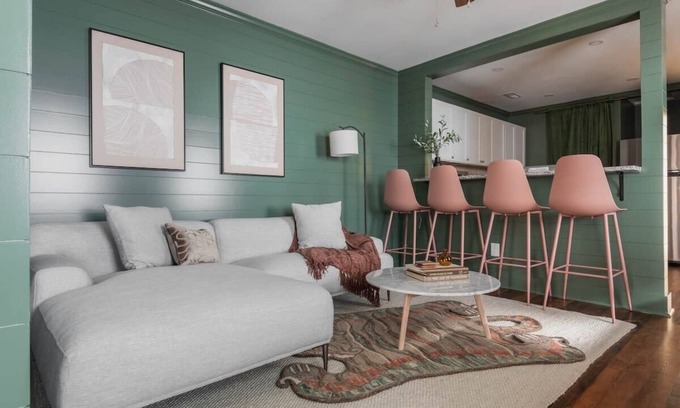 Cannonborough Elliotborough House | Charleston Charm - King Street 6 Bedroom House!