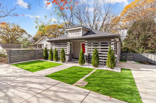 Charlotte House | Charlotte Retreat: Luxury 4BR Heaven