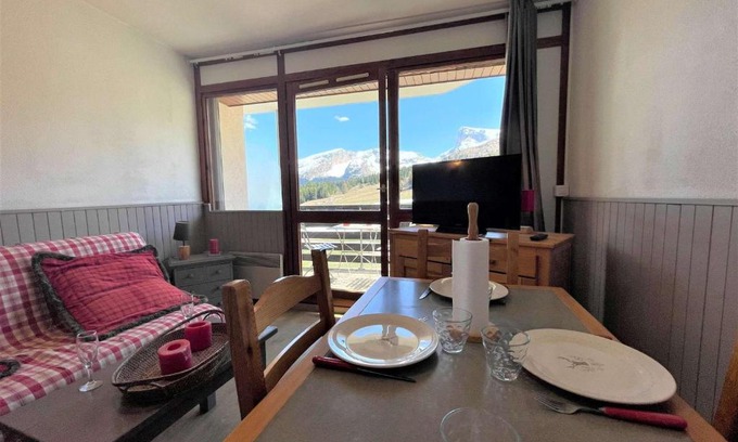 Saint-Etienne-en-Devoluy Apartment | Charmant 2 pièces cabine, balcon, parking, navette, wifi gratuit, proche commerces et pistes, 4 pers - FR-1-525-242