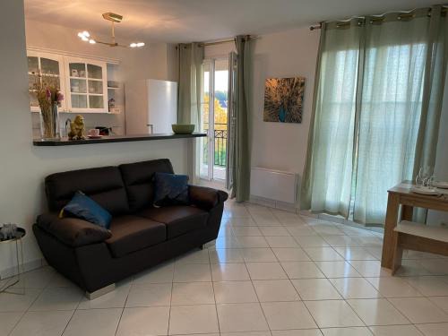 Magny-le-Hongre Apartment | Charmant appartement duplex à 5min de Disney.
